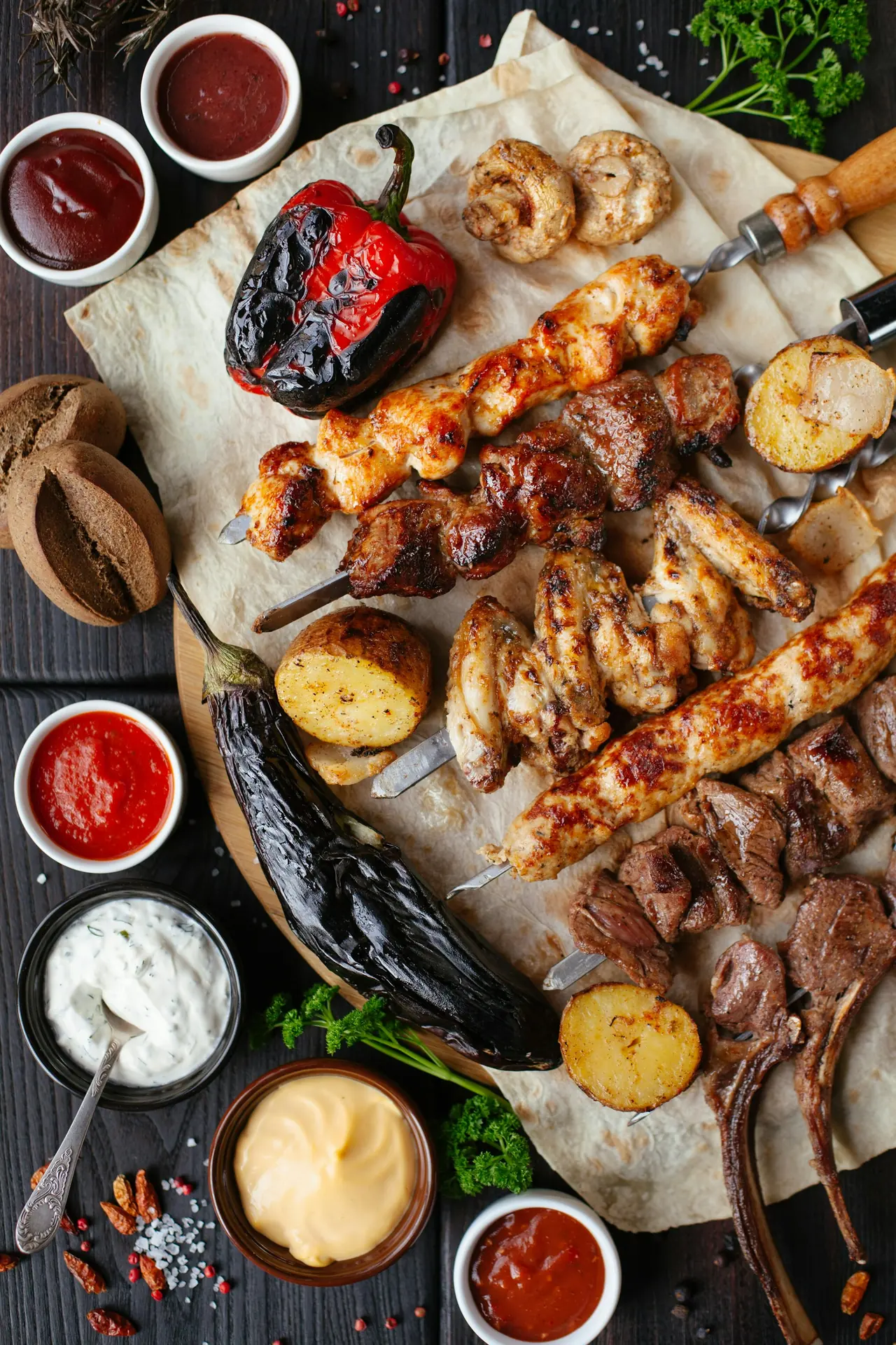 Türkische Grillplatte im Saray Krefeld Türkische Grillplatte mit Fleisch, Döner und Beilagen im Saray Restaurant Krefeld