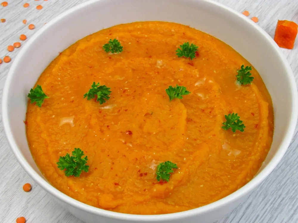 Linsensuppe Rote Linsensuppe mit Petersilie, Mercimek